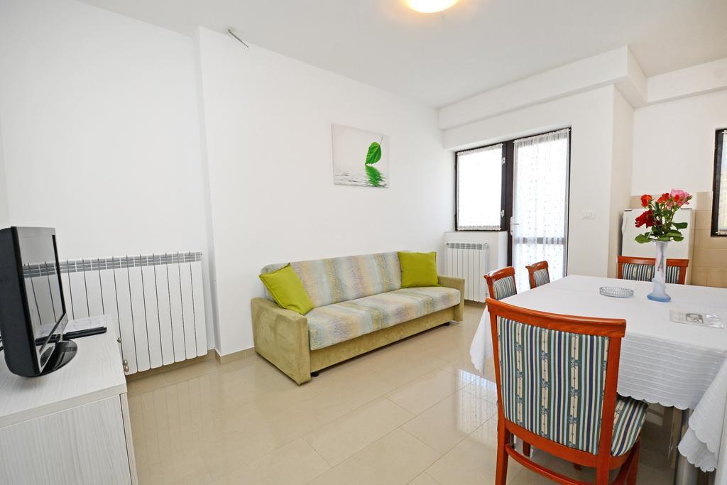 Apartments Mira Veleniki Extérieur photo